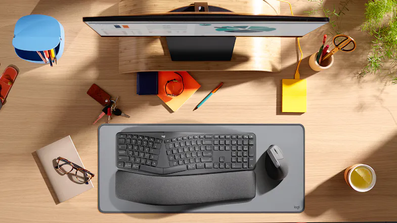 Logitech Desk Mat Studio Series - Mid Grey Logitech Desk Mat Studio Series - Mid Grey