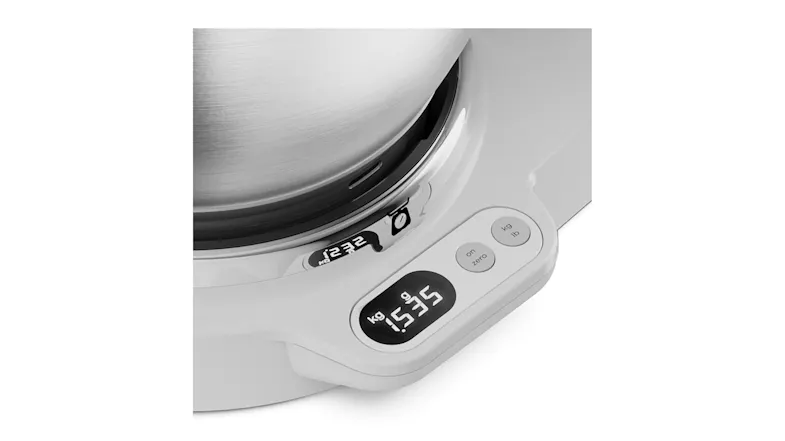 Close‑up of the built‑in digital weighing scale at the base of the mixer, displaying measurement readings Close‑up of the built‑in digital weighing scale at the base of the mixer, displaying measurement readings