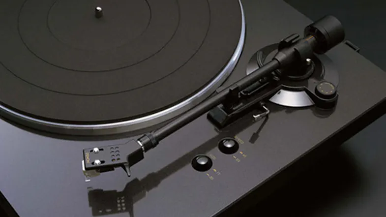 Denon Fully Automatic Turntable - Black (DP-300F) Denon Fully Automatic Turntable - Black (DP-300F)