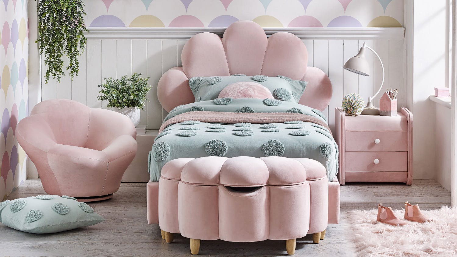 Petal Swivel Chair - Pink