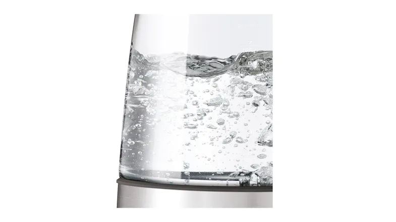 Close‑up of the Breville Smart Crystal Luxe glass kettle with water actively boiling Close‑up of the Breville Smart Crystal Luxe glass kettle with water actively boiling