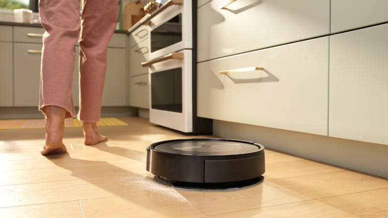 iRobot Roomba j5+ Combo Robot Vacuum and Mop