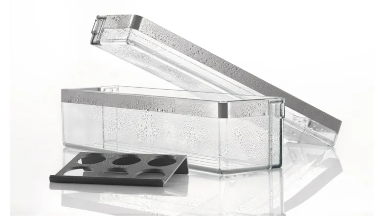 Transparent humidity-controlled storage box with condensation and a black egg tray placed beside it Transparent humidity-controlled storage box with condensation and a black egg tray placed beside it