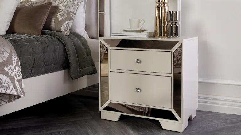 Juliette Queen 5 Piece Dresser and Mirror Bedroom Suite Juliette Queen 5 Piece Dresser and Mirror Bedroom Suite