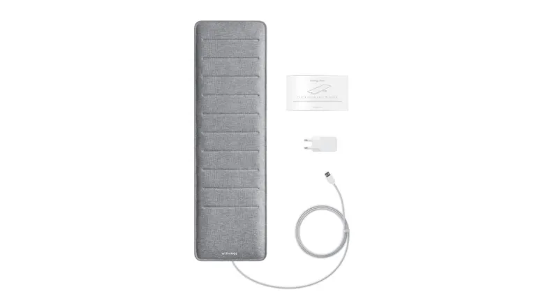 Contents of the Withings Sleep Analyser packaging: mat, power adapter, and quick start guide Contents of the Withings Sleep Analyser packaging: mat, power adapter, and quick start guide