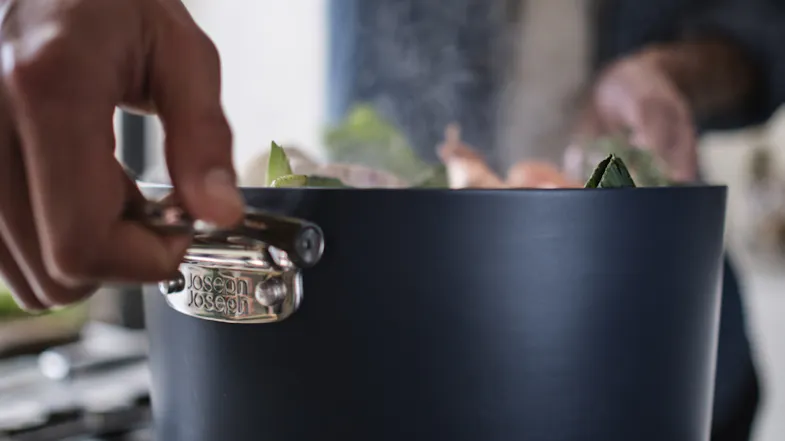 Joseph Joseph "Space" Non-Stick Stock Pot with Lid, Fold-Away Handles 28cm - Navy Joseph Joseph "Space" Non-Stick Stock Pot with Lid, Fold-Away Handles 28cm - Navy