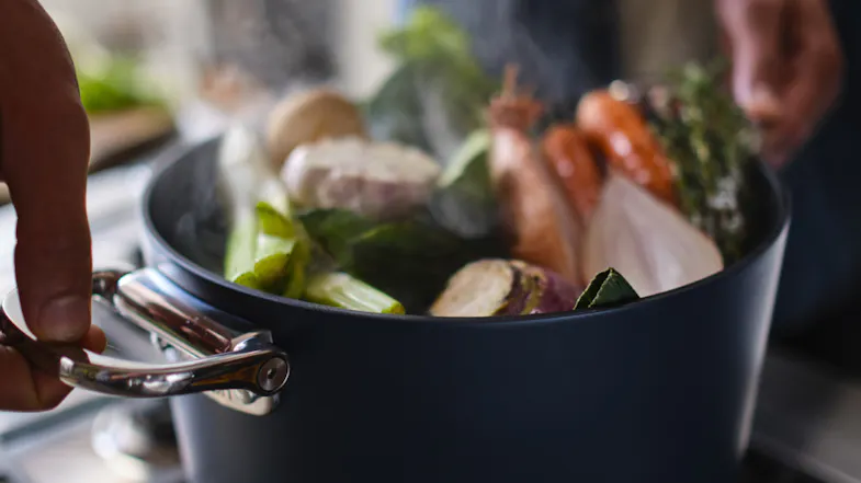Joseph Joseph "Space" Non-Stick Stock Pot with Lid, Fold-Away Handles 28cm - Navy Joseph Joseph "Space" Non-Stick Stock Pot with Lid, Fold-Away Handles 28cm - Navy