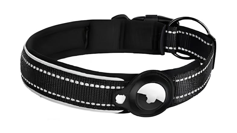 Close-up shot of the Kmall Nylon Dog Collar with AirTag Holder. Close-up shot of the Kmall Nylon Dog Collar with AirTag Holder.