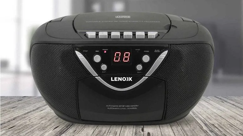 Lenoxx Portable CD/Cassette Player with AM/FM Radio Lenoxx Portable CD/Cassette Player with AM/FM Radio