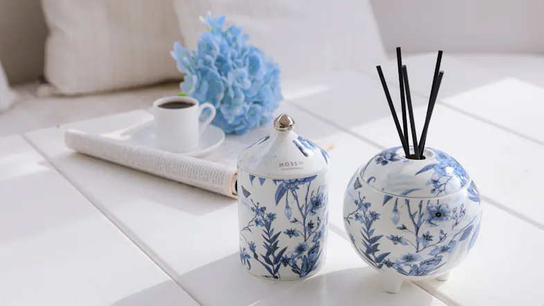 Moss St. 360g Ceramic Scented Soy Candle - Peony & Apple Blossom Moss St. 360g Ceramic Scented Soy Candle - Peony & Apple Blossom