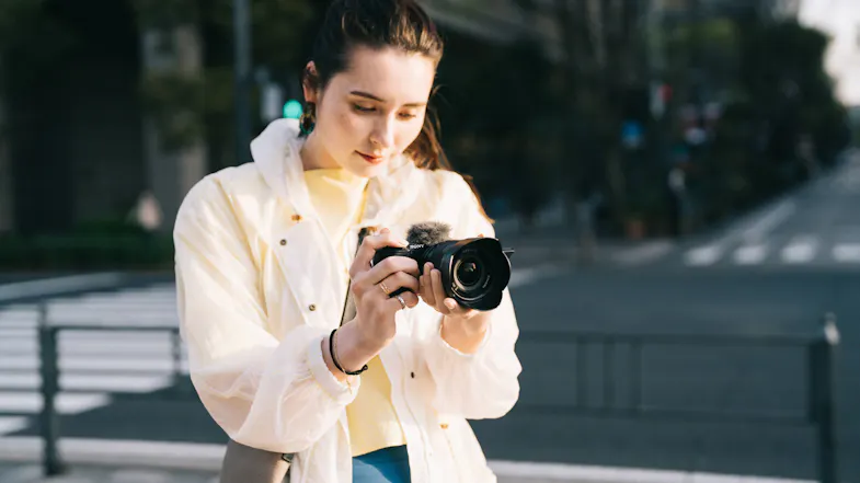 Sony Alpha ZV-E10 Mirrorless Camera (Black) with 16-50mm f/3.5-5.6 OSS II Lens Sony Alpha ZV-E10 Mirrorless Camera (Black) with 16-50mm f/3.5-5.6 OSS II Lens