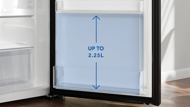 View of the fridge, showing the door shelf capacity up to 2.25L View of the fridge, showing the door shelf capacity up to 2.25L