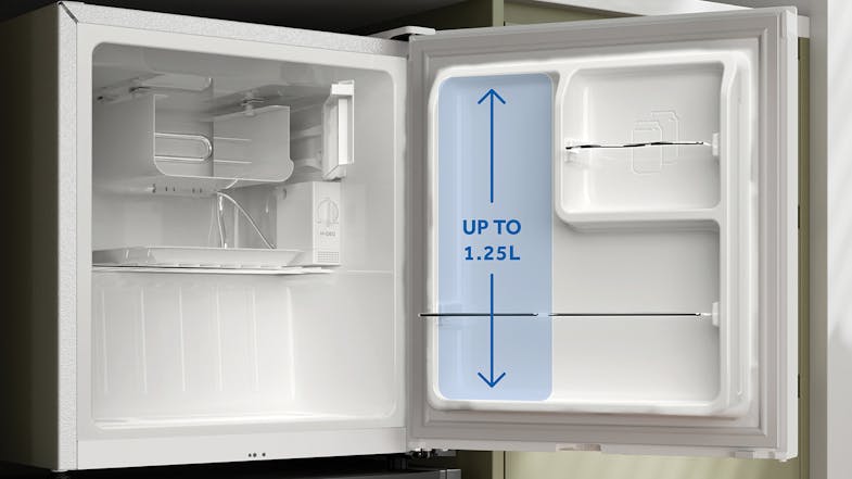 View of the fridge, showing the door shelf capacity up to 1.25L View of the fridge, showing the door shelf capacity up to 1.25L