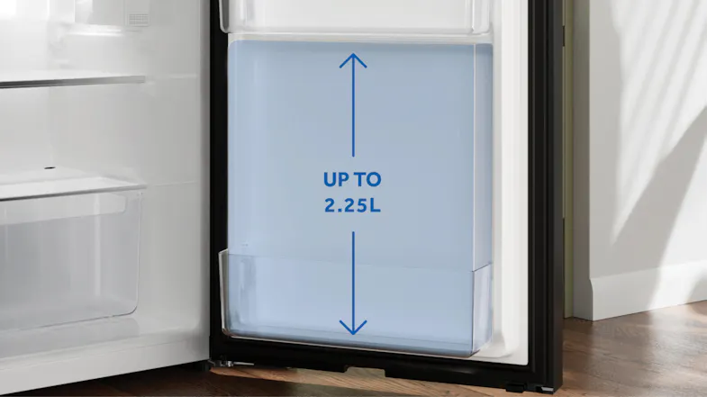 View of the fridge, showing the door shelf capacity up to 2.25L View of the fridge, showing the door shelf capacity up to 2.25L