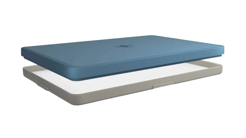 A closed Redgrass Everlasting Wet Paint Palette V2 in Ice Blue with a grey base and centred logo on the lid A closed Redgrass Everlasting Wet Paint Palette V2 in Ice Blue with a grey base and centred logo on the lid