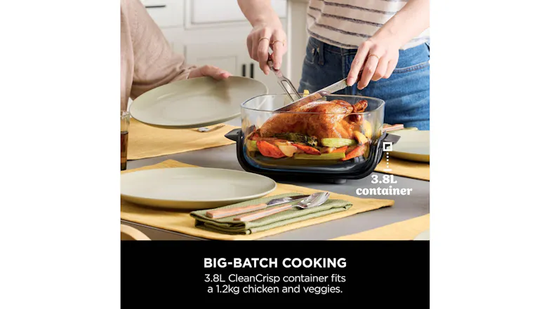 Big-batch cooking in a 3.8L container with whole chicken and vegetables Big-batch cooking in a 3.8L container with whole chicken and vegetables