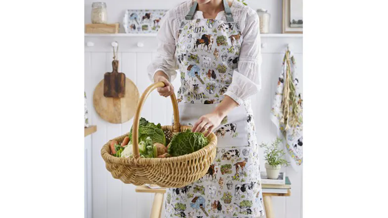 A person wearing a cotton apron in the kitchen setting A person wearing a cotton apron in the kitchen setting