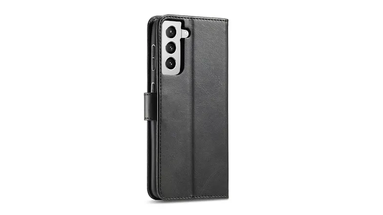 A rear view of a close Mobling folio wallet case showing triple lenses and a magnetic clasp A rear view of a close Mobling folio wallet case showing triple lenses and a magnetic clasp