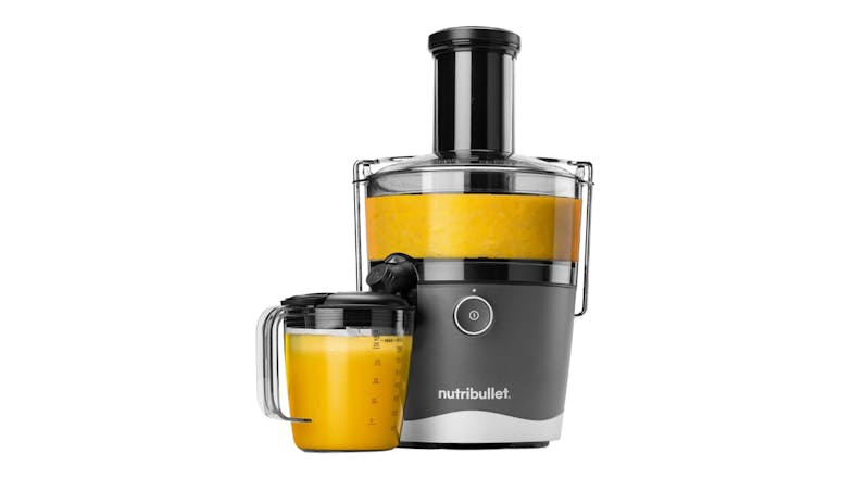 Front view of the NutriBullet 800W Juicer 2.0 filled with a full container of orange juice Front view of the NutriBullet 800W Juicer 2.0 filled with a full container of orange juice