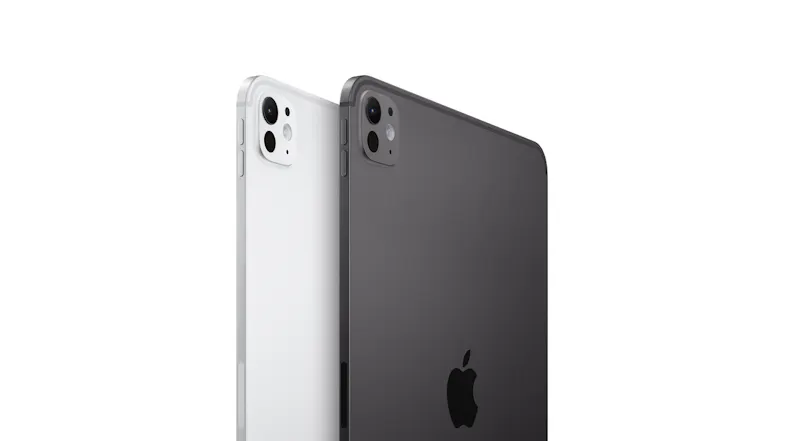 Rear view of two iPad Pro models in Space Black and Silver, highlighting the camera design Rear view of two iPad Pro models in Space Black and Silver, highlighting the camera design
