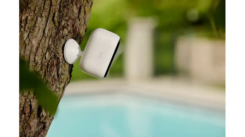 An Arlo camera on a tree trunk overlooking the swimming pool An Arlo camera on a tree trunk overlooking the swimming pool