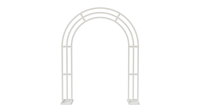 A front view of the outdoor backdrop arch A front view of the outdoor backdrop arch