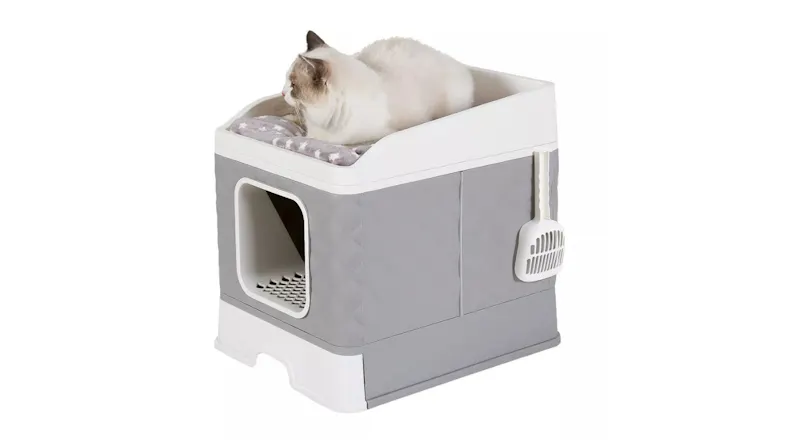 A left-angled view of the foldable cat litter box A left-angled view of the foldable cat litter box