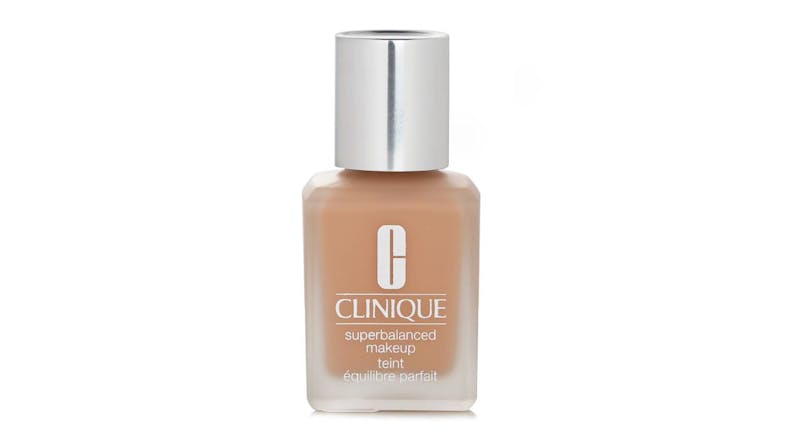 Front view of the Clinique No. 04 / CN 40 Cream Chamois foundation Front view of the Clinique No. 04 / CN 40 Cream Chamois foundation