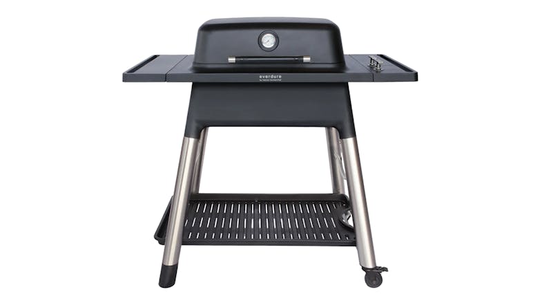 Front view of the Everdure Force 11 BBQ in black, featuring a closed hood with a built-in temperature gauge Front view of the Everdure Force 11 BBQ in black, featuring a closed hood with a built-in temperature gauge