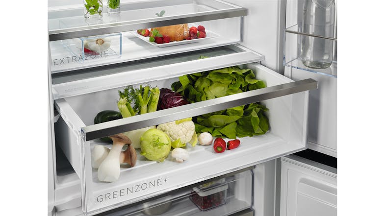 An open GreenZone+ drawer filled with leafy greens and vegetables An open GreenZone+ drawer filled with leafy greens and vegetables