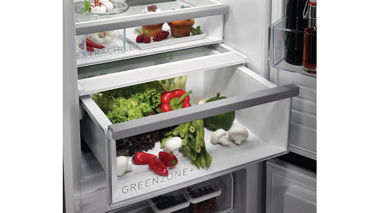 An open GreenZone+ drawer filled with leafy greens and vegetables An open GreenZone+ drawer filled with leafy greens and vegetables