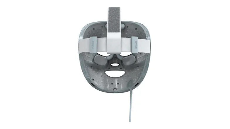 Rear view of the mask with the three-point strap attached Rear view of the mask with the three-point strap attached