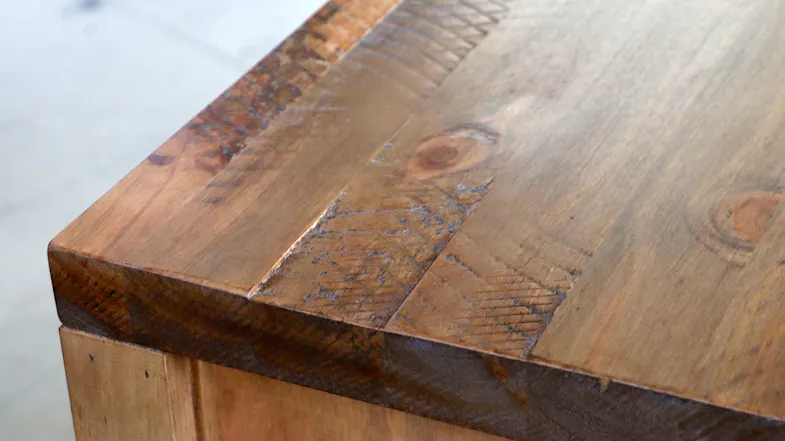 Chunky roughsawn top Chunky roughsawn top