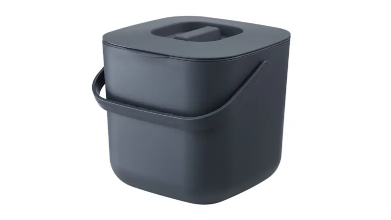 A left-angled view of the 7-litre Luxsuite Countertop Waste Caddy A left-angled view of the 7-litre Luxsuite Countertop Waste Caddy