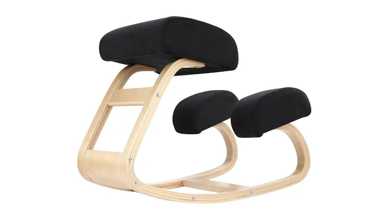 Side view of ergonomic kneeling chair with black padding and natural wood frame design Side view of ergonomic kneeling chair with black padding and natural wood frame design