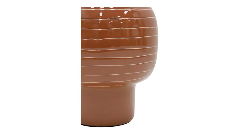 A close up view of the vase's round base A close up view of the vase's round base