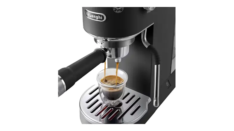 Close-up view of rich espresso flowing from the dual-spout portafilter Close-up view of rich espresso flowing from the dual-spout portafilter