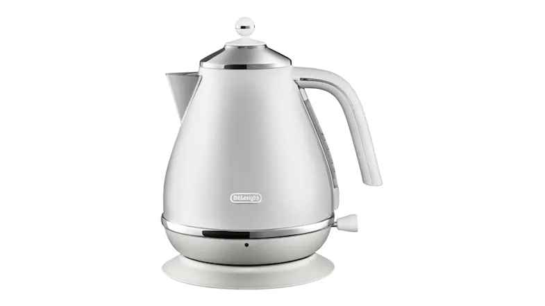 Front view of the De'Longhi Icona Capitals 1.7L electric kettle in Helsinki White finish Front view of the De'Longhi Icona Capitals 1.7L electric kettle in Helsinki White finish