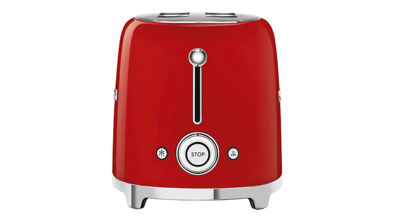 Front view of the red Smeg toaster highlighting the centred control dial with STOP button, defrost and reheat icons Front view of the red Smeg toaster highlighting the centred control dial with STOP button, defrost and reheat icons