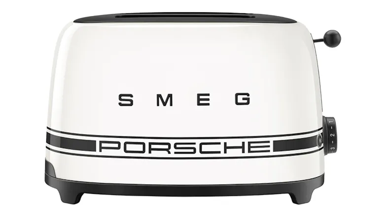 Side profile of the Smeg Porsche toaster highlighting the embossed SMEG and PORSCHE logos Side profile of the Smeg Porsche toaster highlighting the embossed SMEG and PORSCHE logos