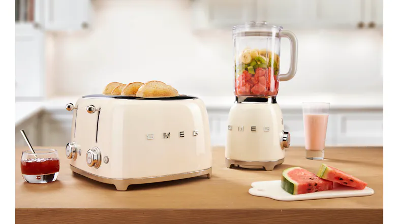 A view of the Smeg toaster and blender displayed next to each other A view of the Smeg toaster and blender displayed next to each other
