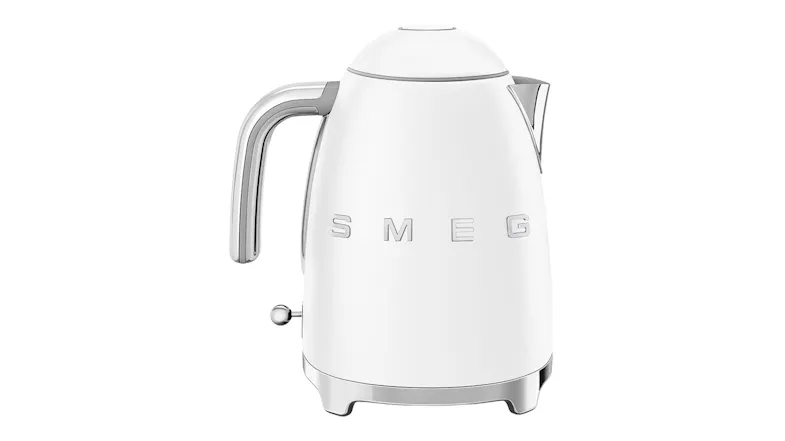 Left profile view of the kettle showcasing the retro 1950s aesthetic Left profile view of the kettle showcasing the retro 1950s aesthetic