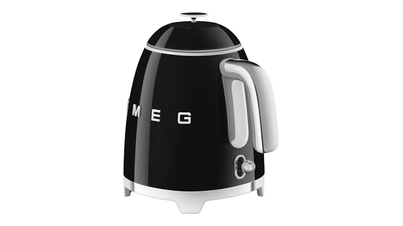 Angled rear view of the Smeg 50's style kettle with polished chrome handle Angled rear view of the Smeg 50's style kettle with polished chrome handle