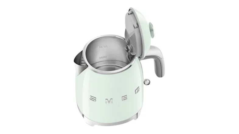 An open lid Smeg kettle showing the Min and Max water level indicator An open lid Smeg kettle showing the Min and Max water level indicator