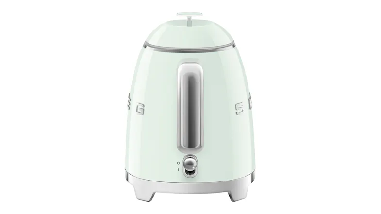 Rear view of the Smeg mini kettle with an off power button Rear view of the Smeg mini kettle with an off power button
