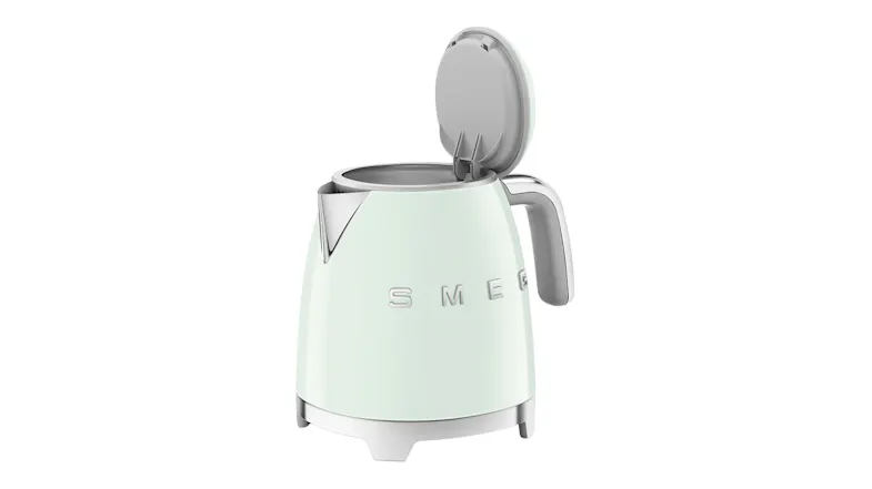 Front side view of the 50's style kettle with an open lid Front side view of the 50's style kettle with an open lid