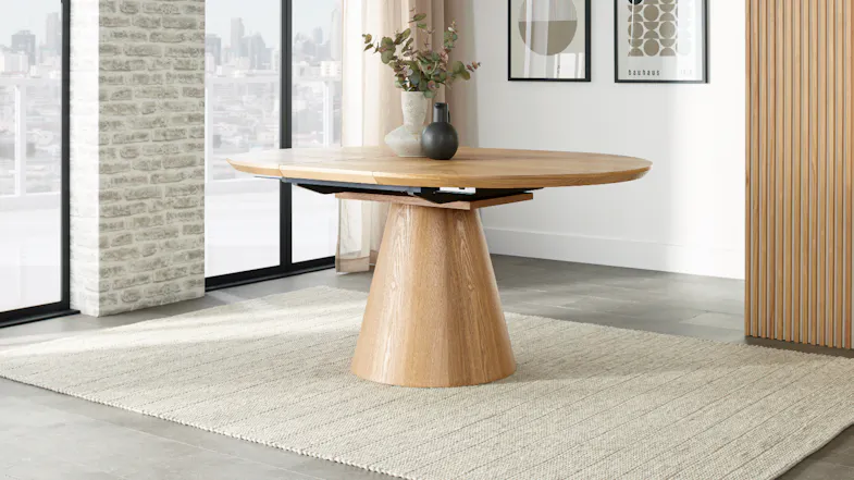 Front view of the Ryder dining table fully extended Front view of the Ryder dining table fully extended