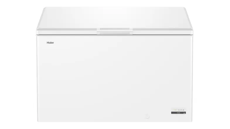 Front view of the Haier 300 Series 418L Hybrid Chest Fridge/Freezer in white colour Front view of the Haier 300 Series 418L Hybrid Chest Fridge/Freezer in white colour