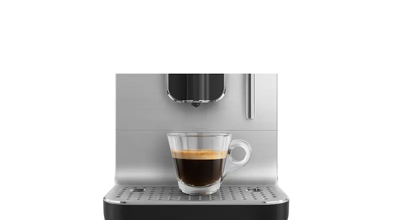Front view of the machine, highlighting a glass cup of espresso on the drip tray Front view of the machine, highlighting a glass cup of espresso on the drip tray