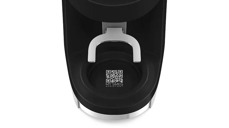 Smeg coffee grinder glossy black portafilter holder detail Smeg coffee grinder glossy black portafilter holder detail